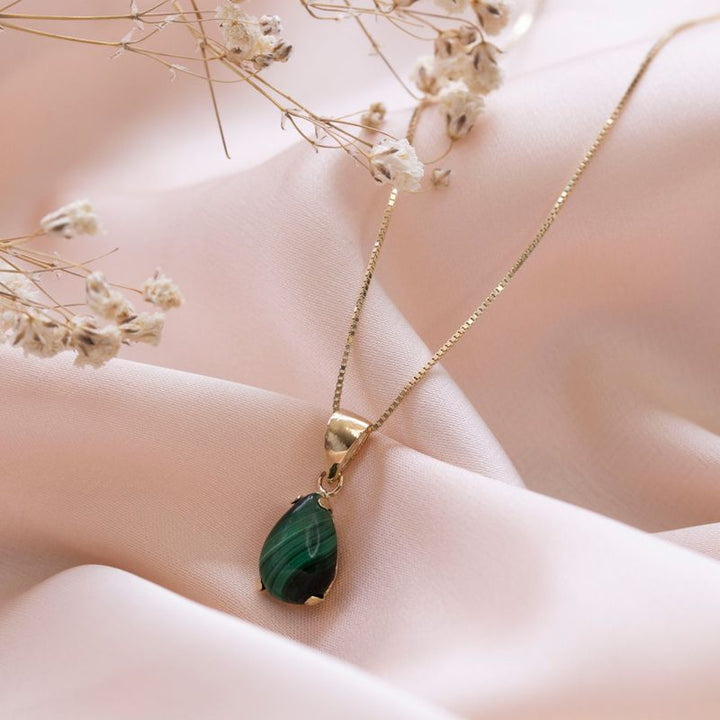 14K Yellow Gold Teardrop Malachite Vencie Chain 7X10mm Pendant