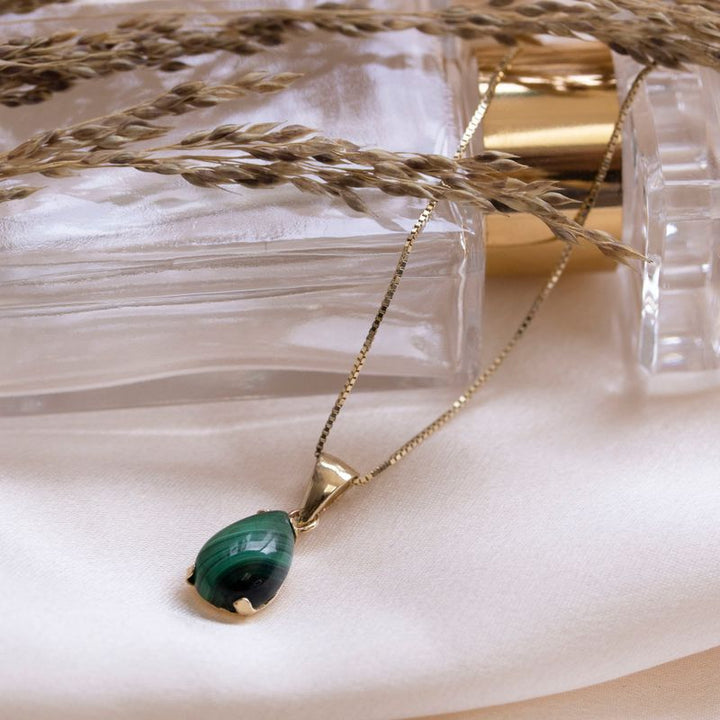 14K Yellow Gold Teardrop Malachite Vencie Chain 7X10mm Pendant