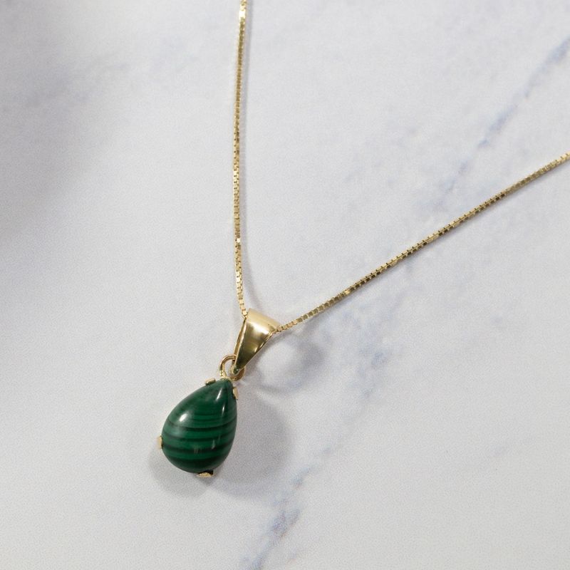 14K Yellow Gold Teardrop Malachite Vencie Chain 7X10mm Pendant