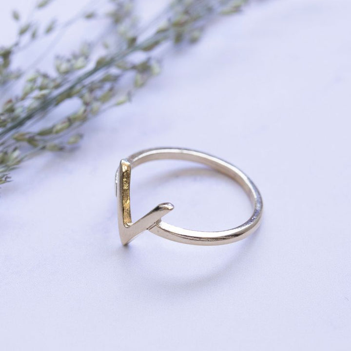 Geometric Ring V Shape (folder r103)