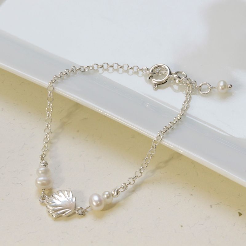 Silver Seashell Beaded Bracelet with White Pearls