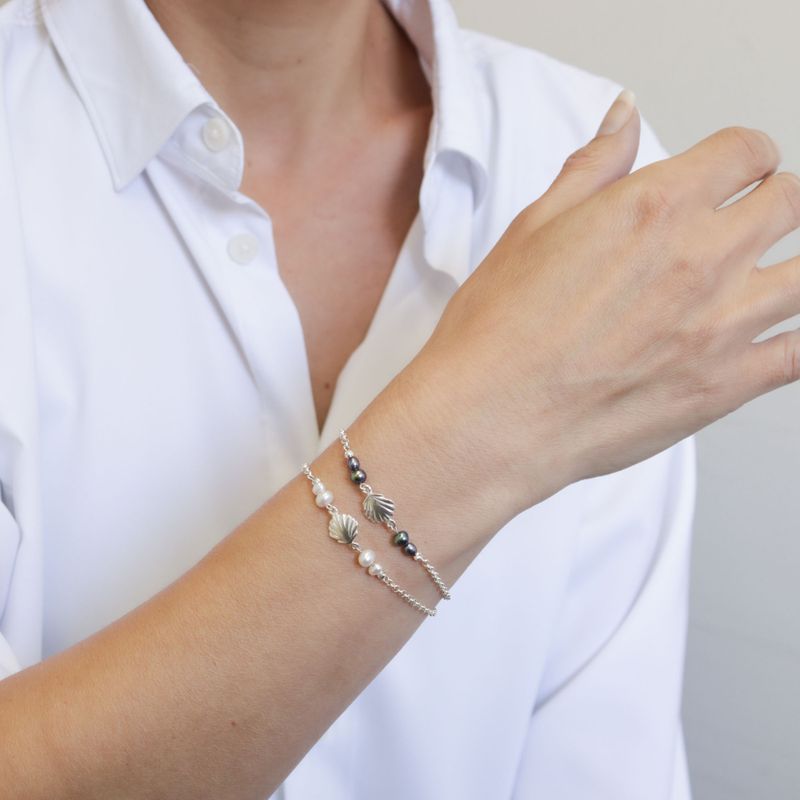 Silver Seashell Beaded Bracelet with White Pearls